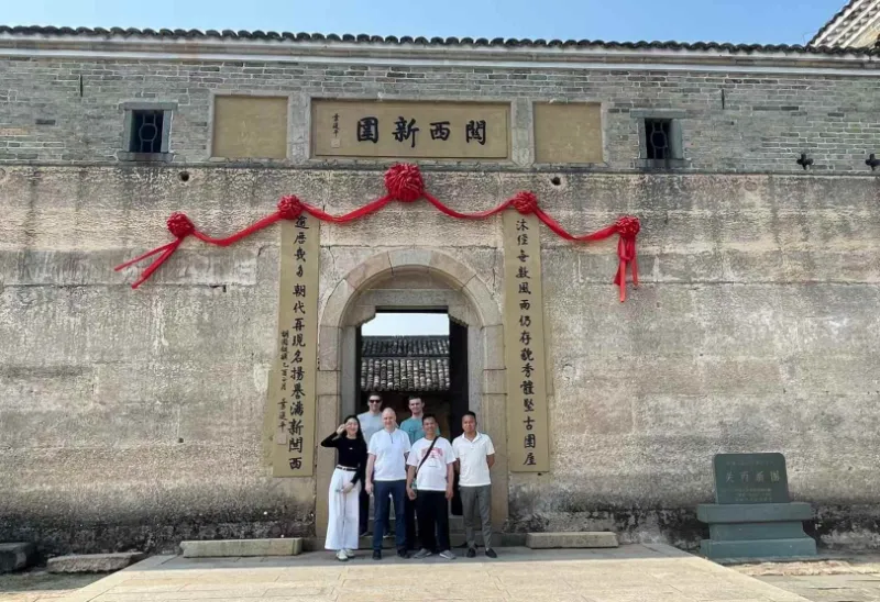 Forjare afaceri, forjare prietenie: Yanming Metal Etching Factory aprofundează cooperarea cu clienții de peste mări